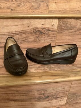 Genuine SAS handsewn dark brown leather shoes loafer size 7m worn once